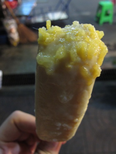 ice cream "sticky rice with mango" - tasted way better than it looks like